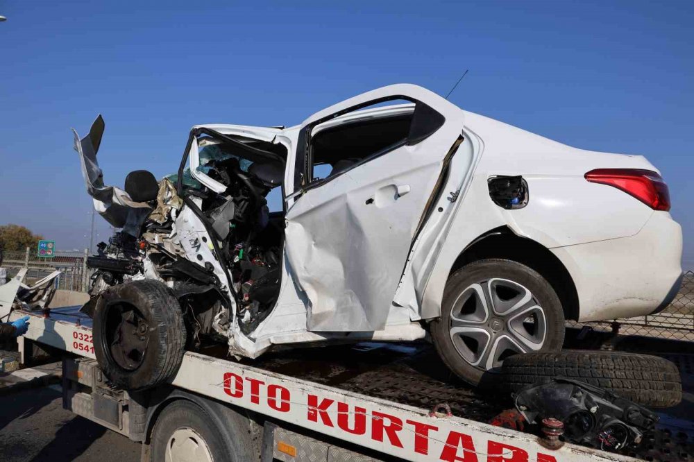 Polislerin "dur" ihtarına rağmen yaşandı! Otoyolda 8 kilometre ters gitti, otomobile çarptı!