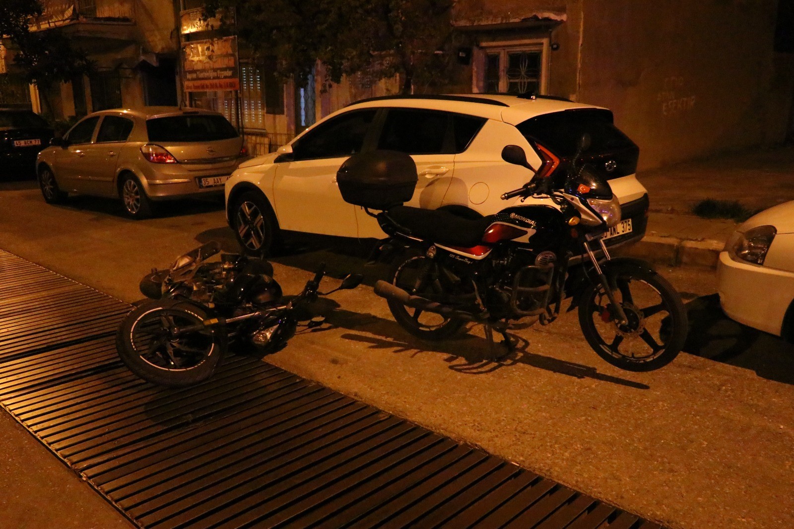 Motosiklet hırsızları bu defa sert kayaya çarptı!