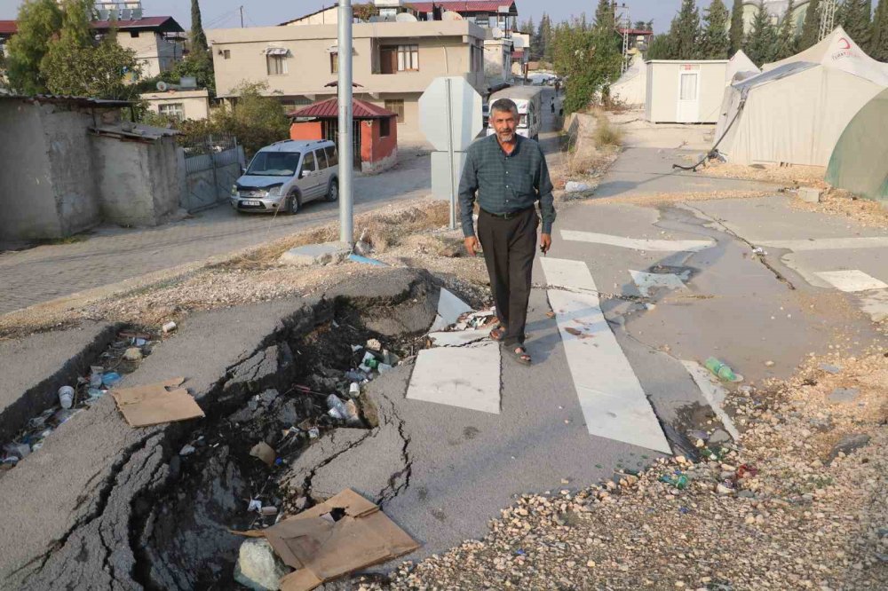Asrın felaketinde yerle bir olmuştu! Antakya ve Reyhanlı'yı birbirine bağlayan yolda çalışmalar sürüyor