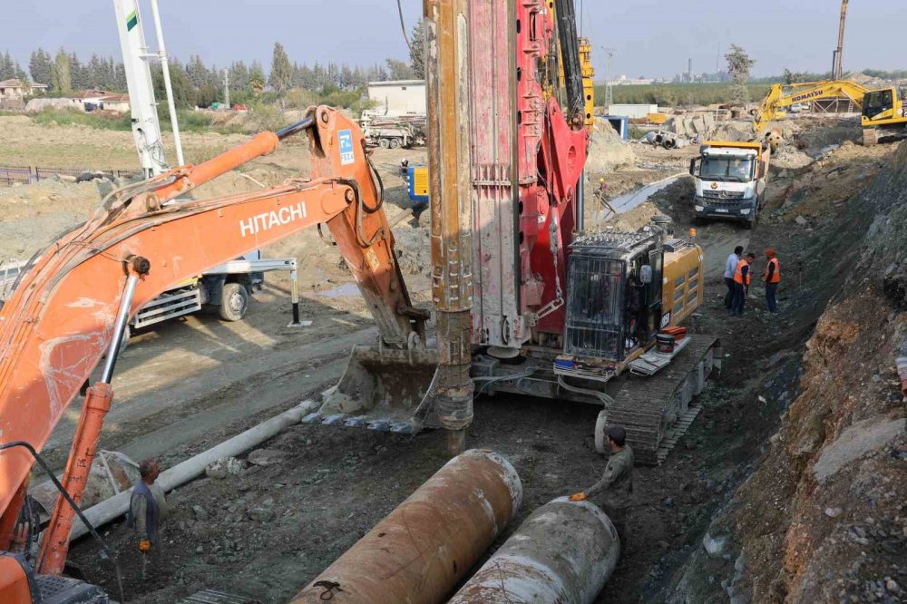 Asrın felaketinde yerle bir olmuştu! Antakya ve Reyhanlı'yı birbirine bağlayan yolda çalışmalar sürüyor