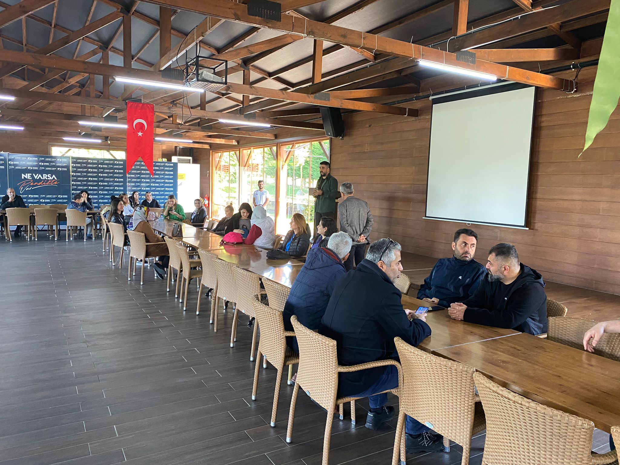 Pendik Belediyesi, öğretmenlerini doğa kampında ağırladı