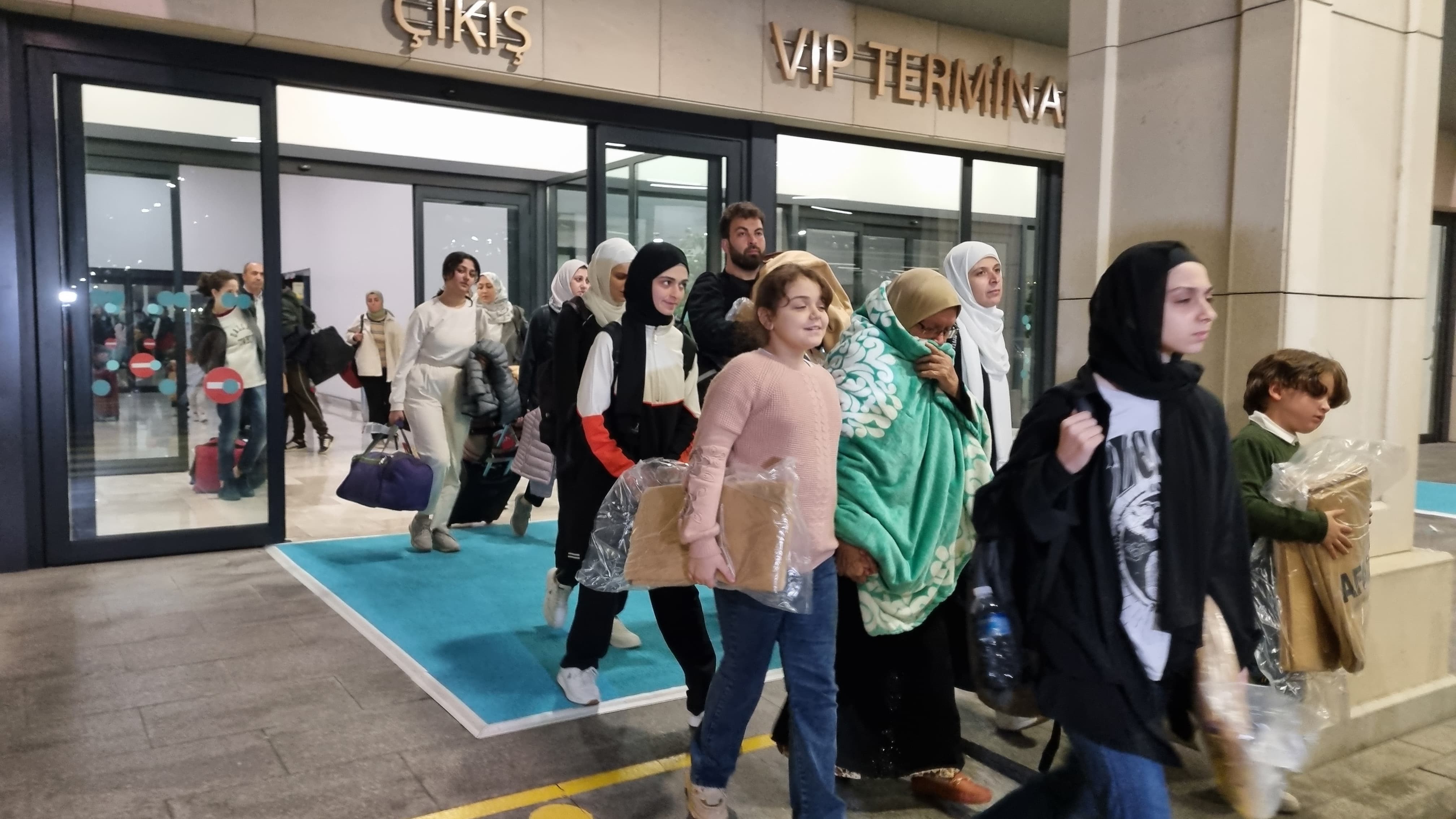 Gazze'li 87 kişiye daha kucak açıldı! Çocuk ve yaşlıdan oluşan kafile İstanbul'a getirildi