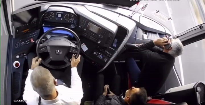 İçerisinde 25 yolcu vardı... Şehirler arası yolcu otobüsünde faciayı ikinci kaptan böyle önledi!