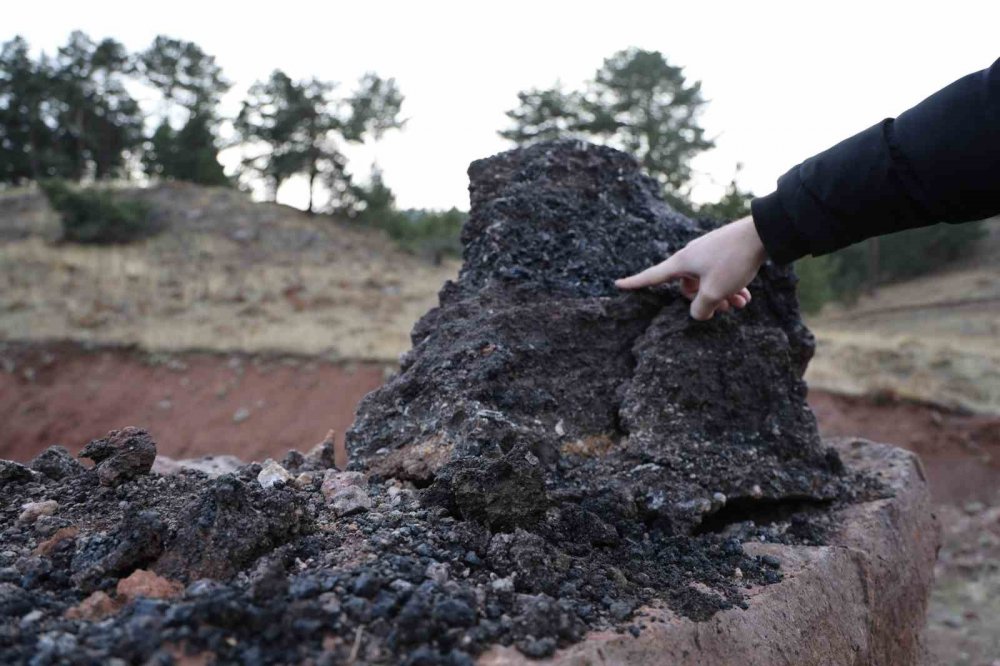 Sivas’ta esrarengiz türbe! Köylüler acilen araştırmasını istiyor!
