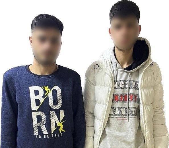 Cihangir’de cadde ortasında kapkaç dehşeti! Yere savruldu, ayağı kalkıp aracı kovaladı!