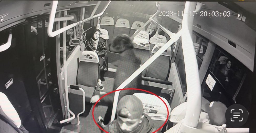 Bursa'da film gibi soygun... Mücevherleri çalıp belediye otobüsüyle kaçtılar! Otobüs ücretini yolculara ödettiler!