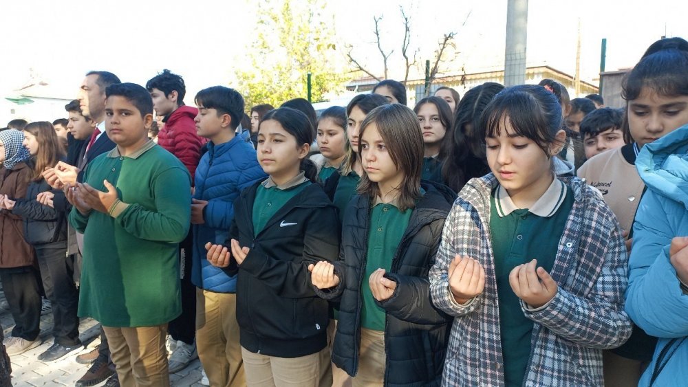 PKKlı hainlerce şehit edilmişti! Aybüke öğretmen, öğretmenler gününde kabri başında anıldı