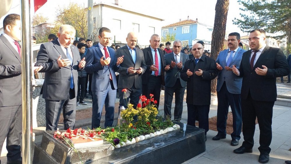PKKlı hainlerce şehit edilmişti! Aybüke öğretmen, öğretmenler gününde kabri başında anıldı