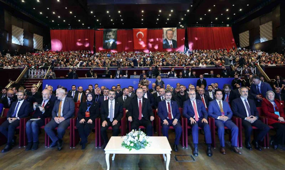 Geri adım atıldı! Müjdeyi Cumhurbaşkanı Erdoğan açıkladı! Çalışan emekliye de 5 bin TL ödenecek!