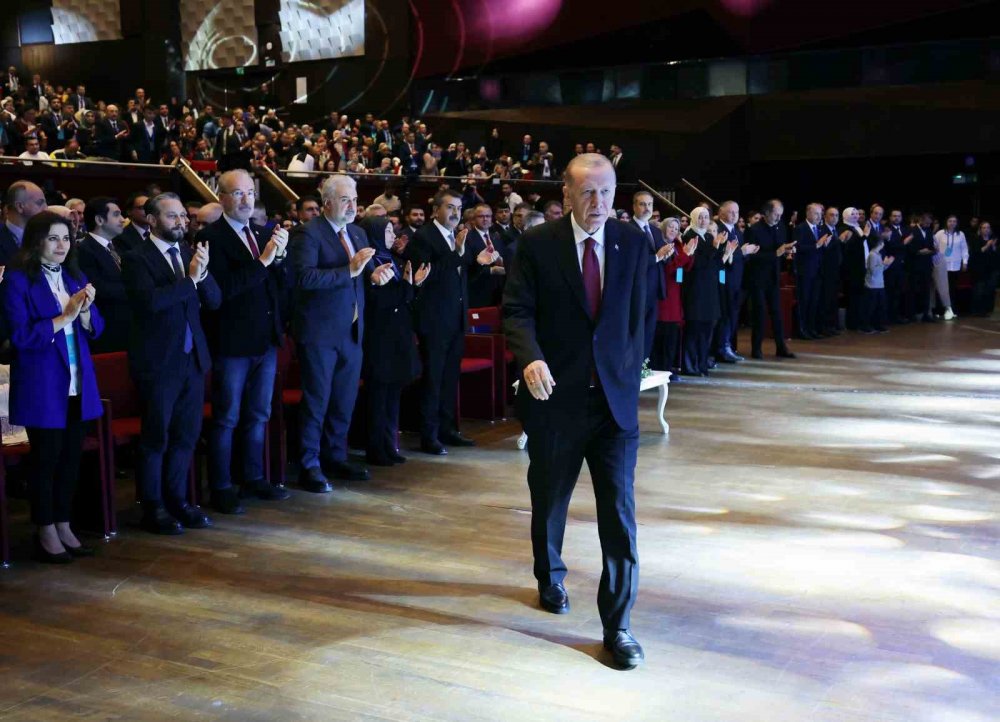 Geri adım atıldı! Müjdeyi Cumhurbaşkanı Erdoğan açıkladı! Çalışan emekliye de 5 bin TL ödenecek!