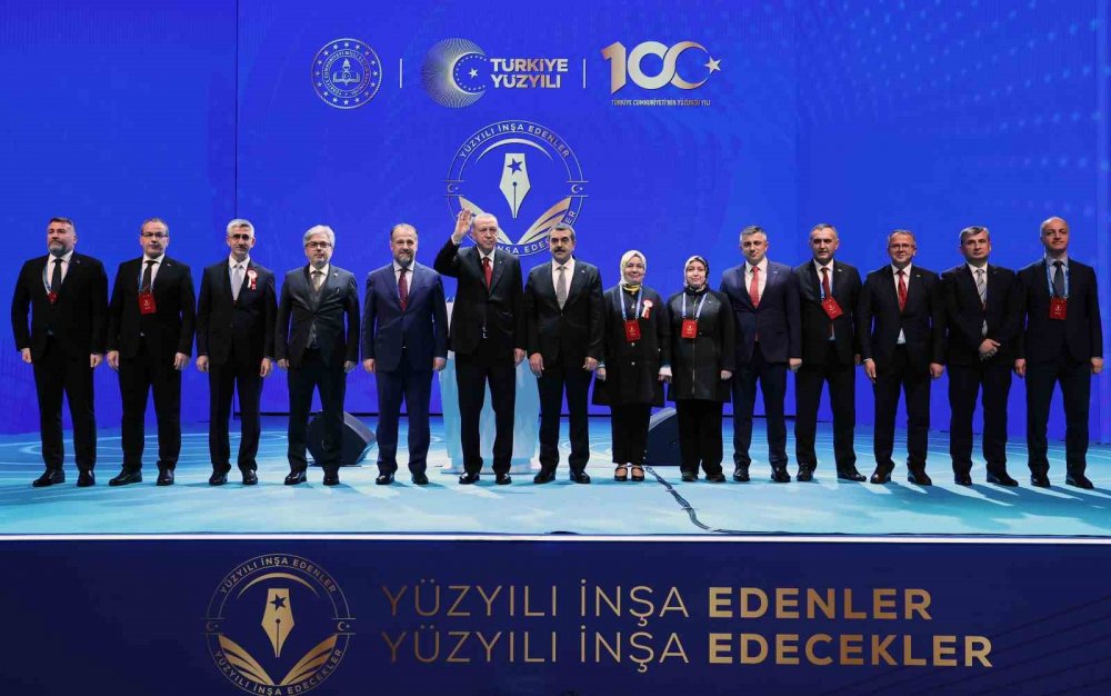 Geri adım atıldı! Müjdeyi Cumhurbaşkanı Erdoğan açıkladı! Çalışan emekliye de 5 bin TL ödenecek!