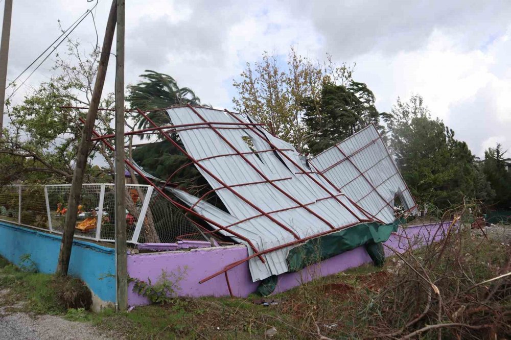 Muğla Dalaman’ı hortum vurdu! Çok sayıda ev, işyeri ve araç zarar gördü!  "Tüm halkımıza geçmiş olsun"