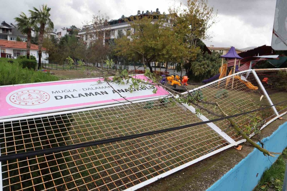 Muğla Dalaman’ı hortum vurdu! Çok sayıda ev, işyeri ve araç zarar gördü!  "Tüm halkımıza geçmiş olsun"