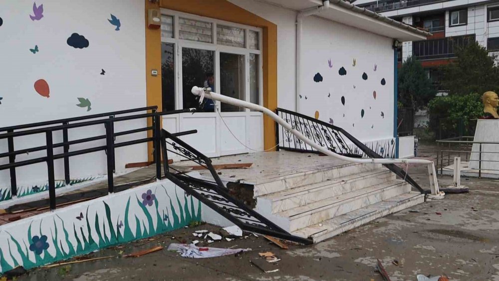 Muğla Dalaman’ı hortum vurdu! Çok sayıda ev, işyeri ve araç zarar gördü!  "Tüm halkımıza geçmiş olsun"