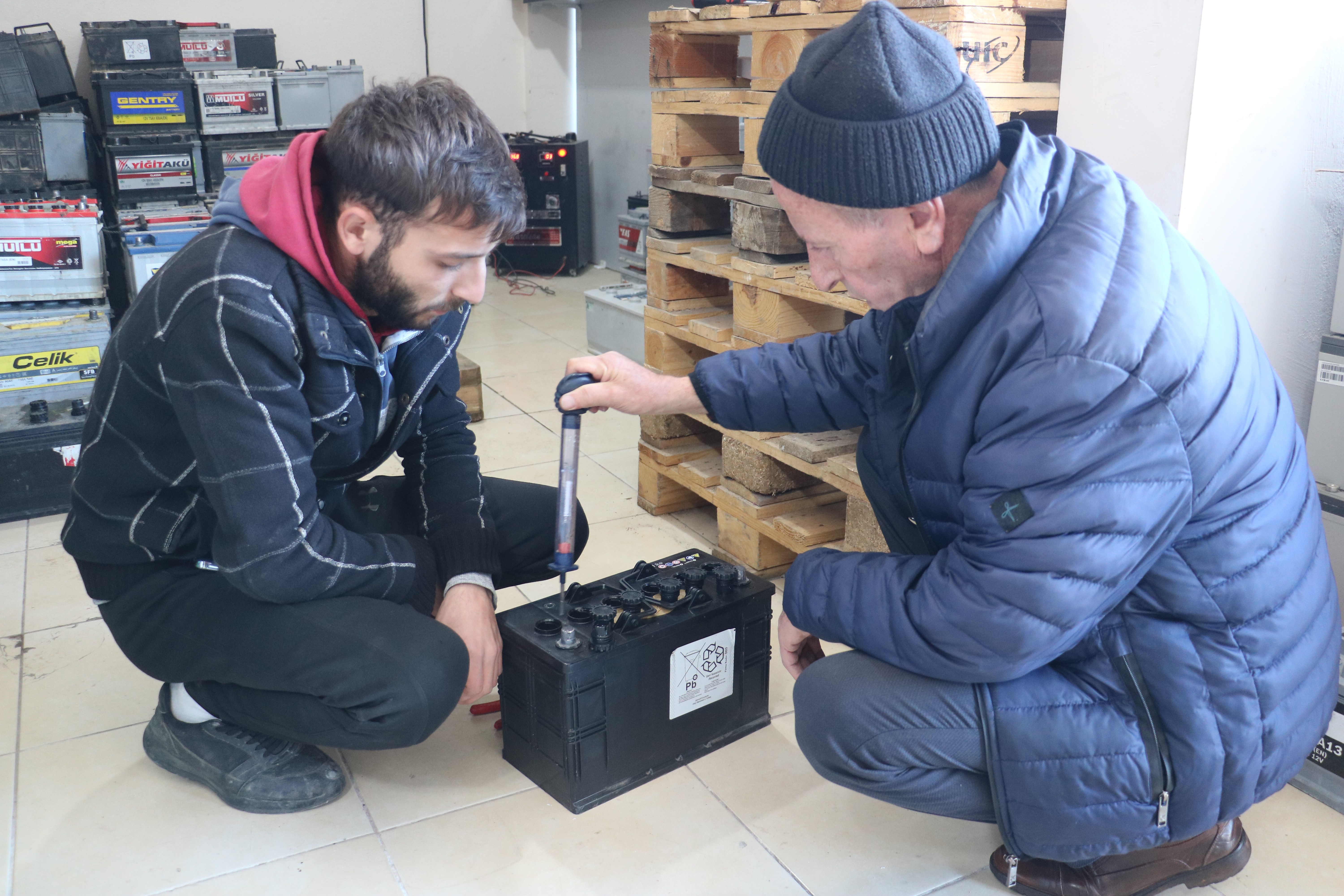 Uzmanı uyardı! Aküsü biten araç sahipleri sakın bunu yapmayın!