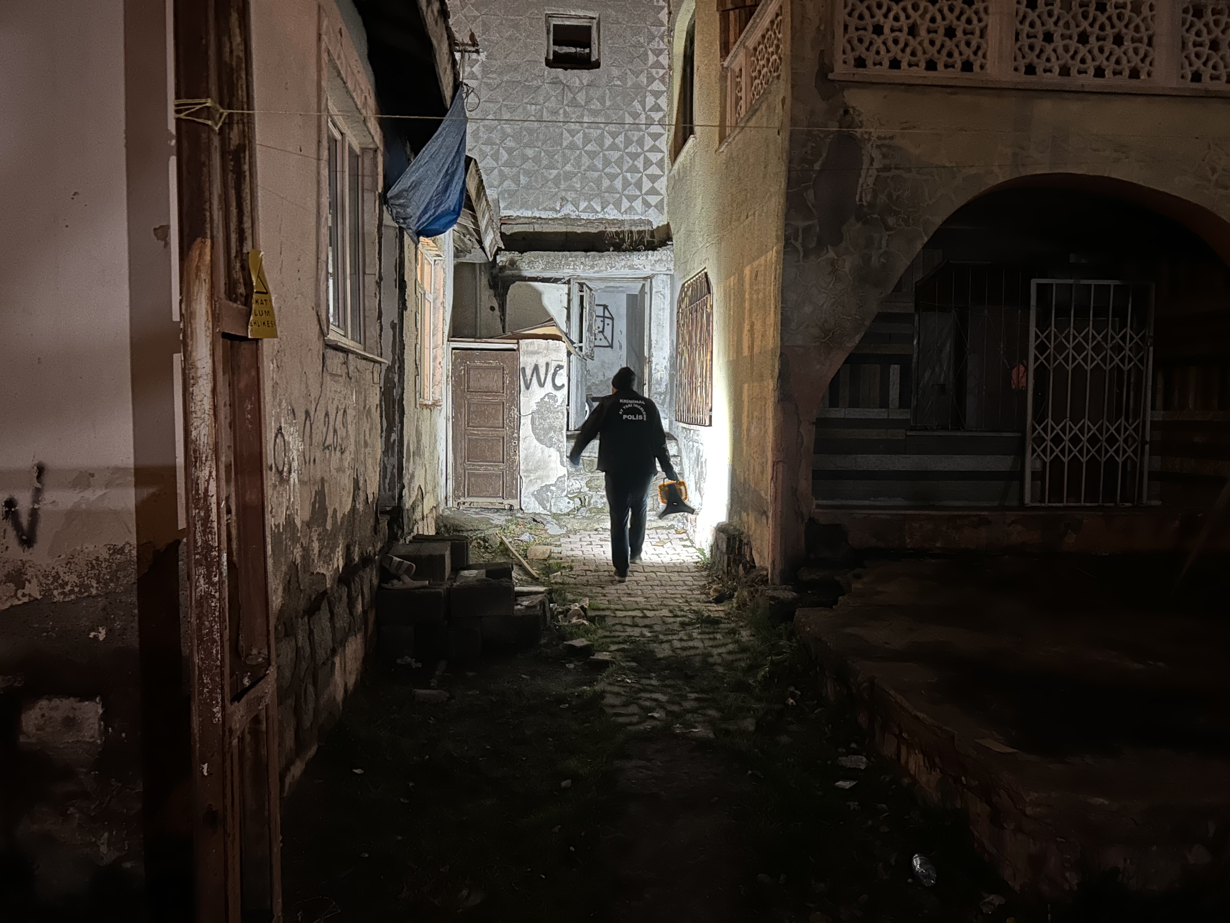 Gözü dönen kadın kocasını karnından bıçakladı!