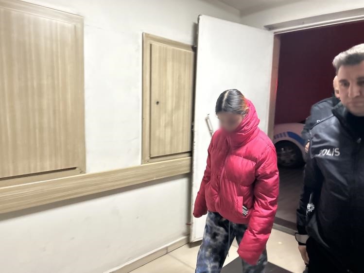 Gözü dönen kadın kocasını karnından bıçakladı!