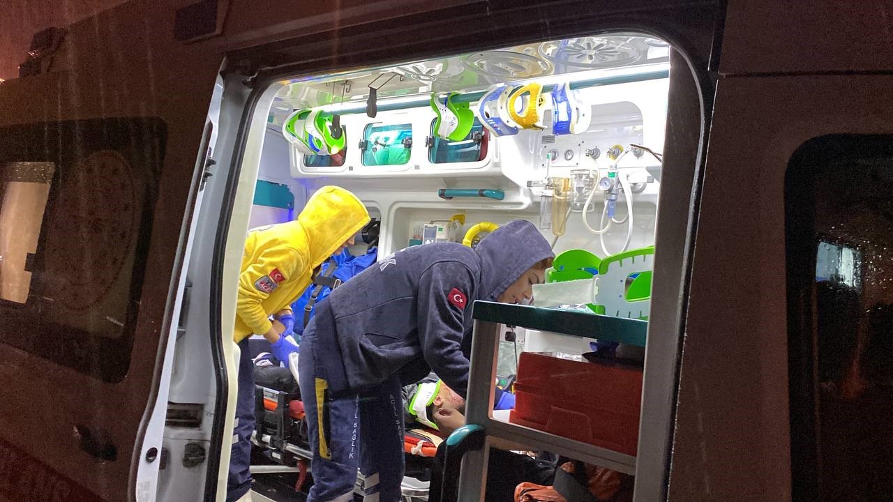 Kocaeli D-100 Karayolu'na dökülen molozlar zincirleme kazaya sebep oldu!