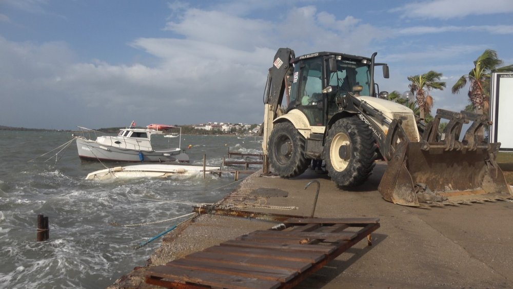 Her fırtınada paramparça oluyorlar! Ayvalık'ta amatör balıkçılar bakanlığa çağrı yaptı!