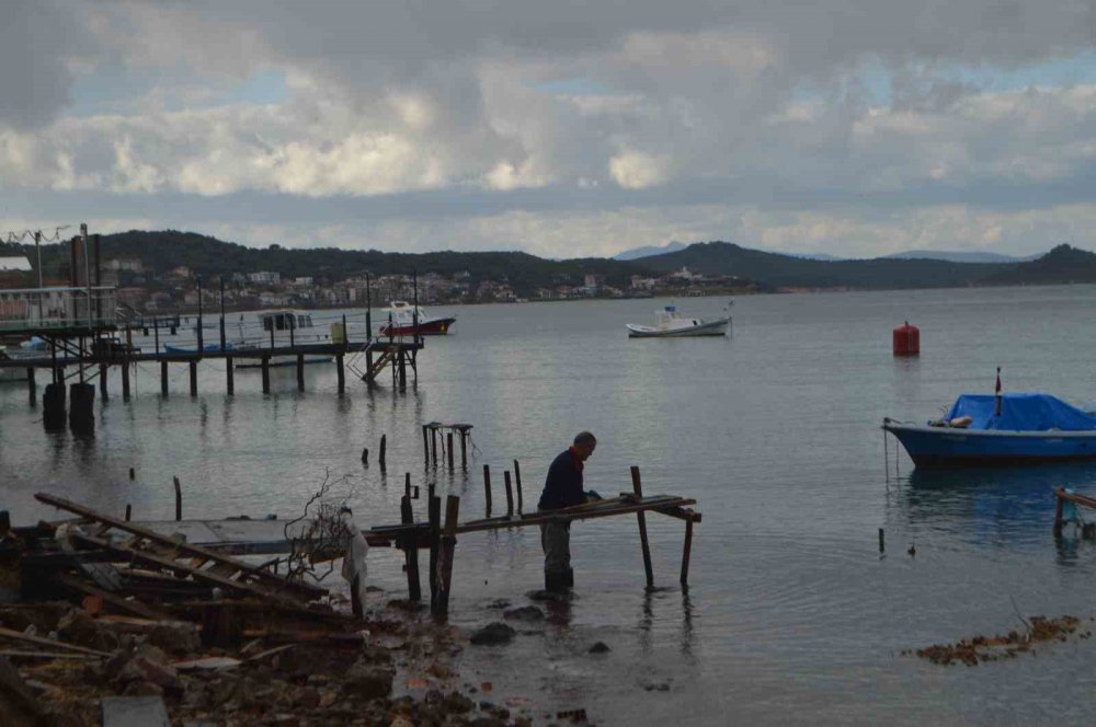 Her fırtınada paramparça oluyorlar! Ayvalık'ta amatör balıkçılar bakanlığa çağrı yaptı!