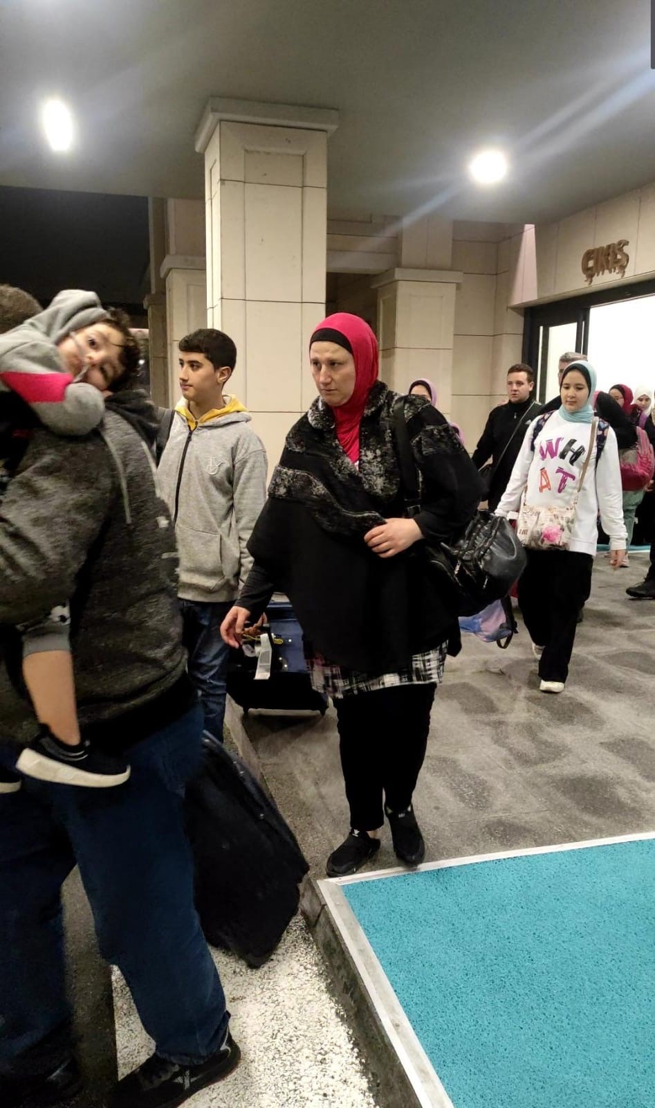 Gazze'den 142 Türk vatandaşı Türkiye'ye tahliye edildi! Yakınları sevinç gözyaşlarıyla karşıladı!