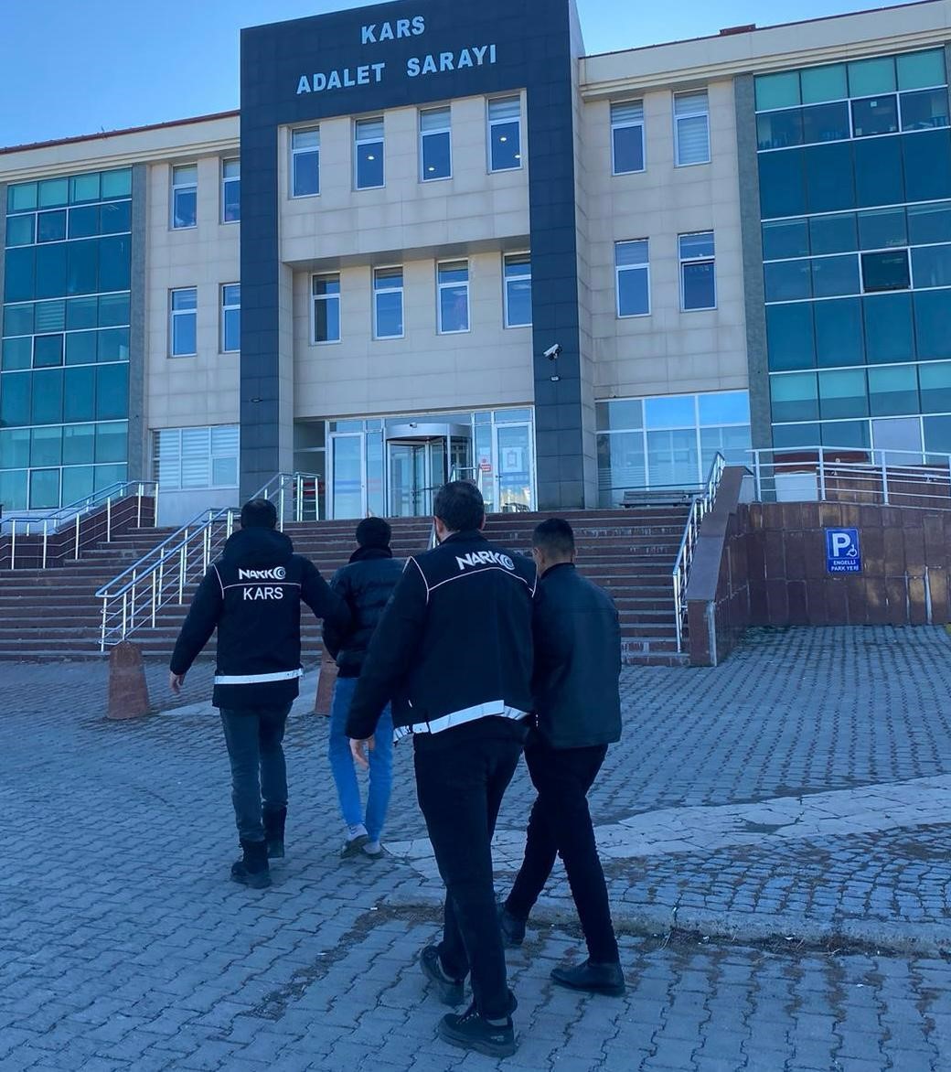 Uyuşturucu tacirlerinin sakladığı maddeyi Daxo bakın nerede buldu!