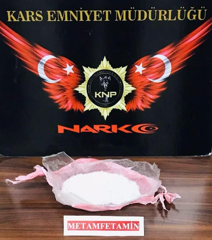 Uyuşturucu tacirlerinin sakladığı maddeyi Daxo bakın nerede buldu!
