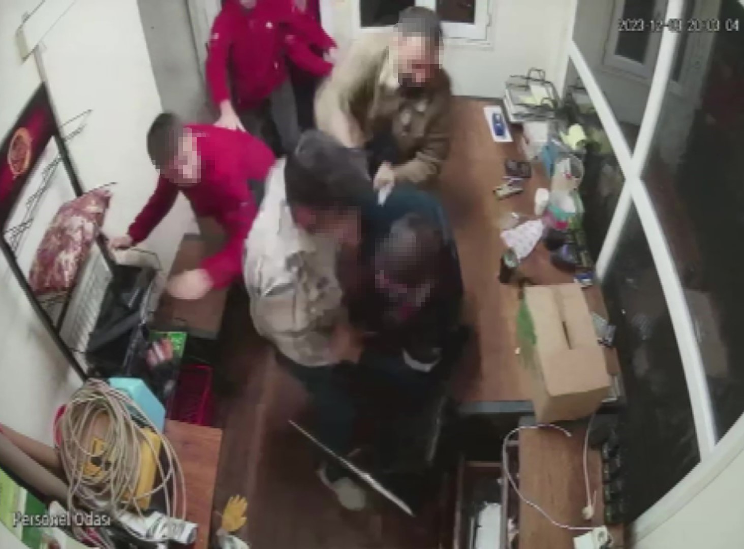 Sancaktepe'de İşini yapan pompacıyı yere yatırıp öldüresiye dövdüler!