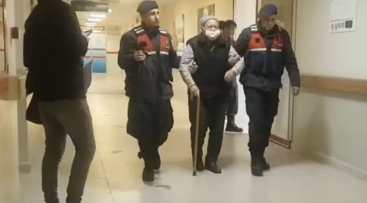 Tutuklanan yaşlı adam, cezaevine götürülürken hüngür hüngür ağladı!