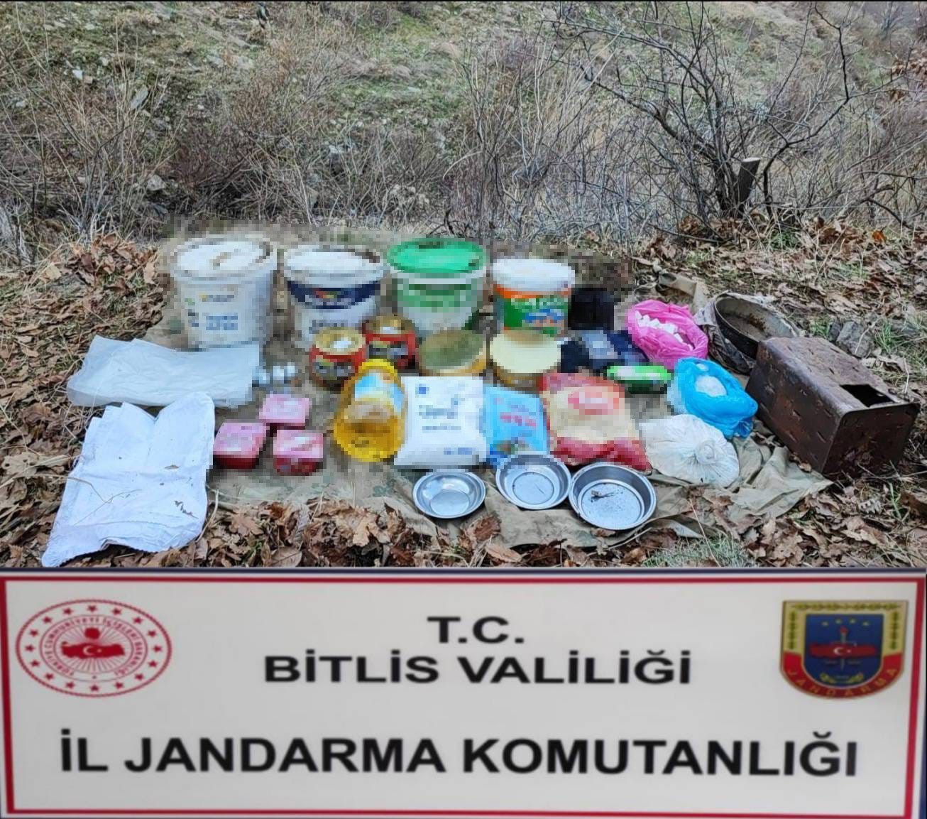Bitlis İl Jandarma Komutanlığı yaptığı operasyonda çok sayıda mühimmat ve silah ele geçirdi!