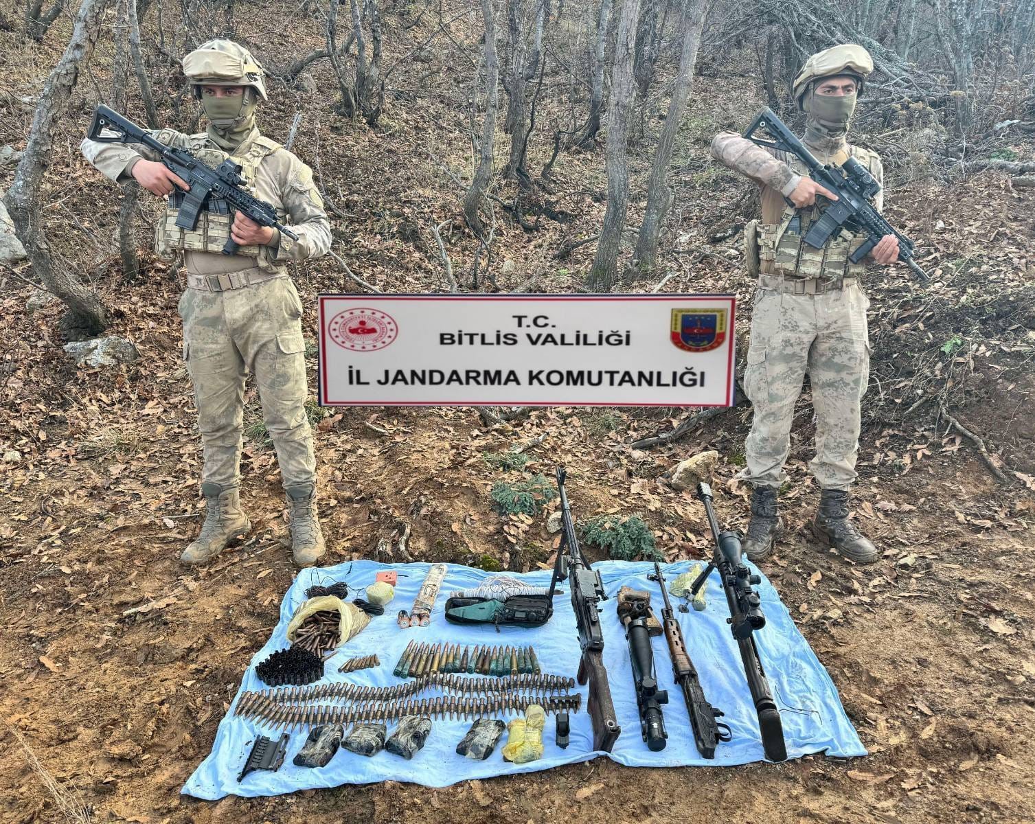 Bitlis İl Jandarma Komutanlığı yaptığı operasyonda çok sayıda mühimmat ve silah ele geçirdi!