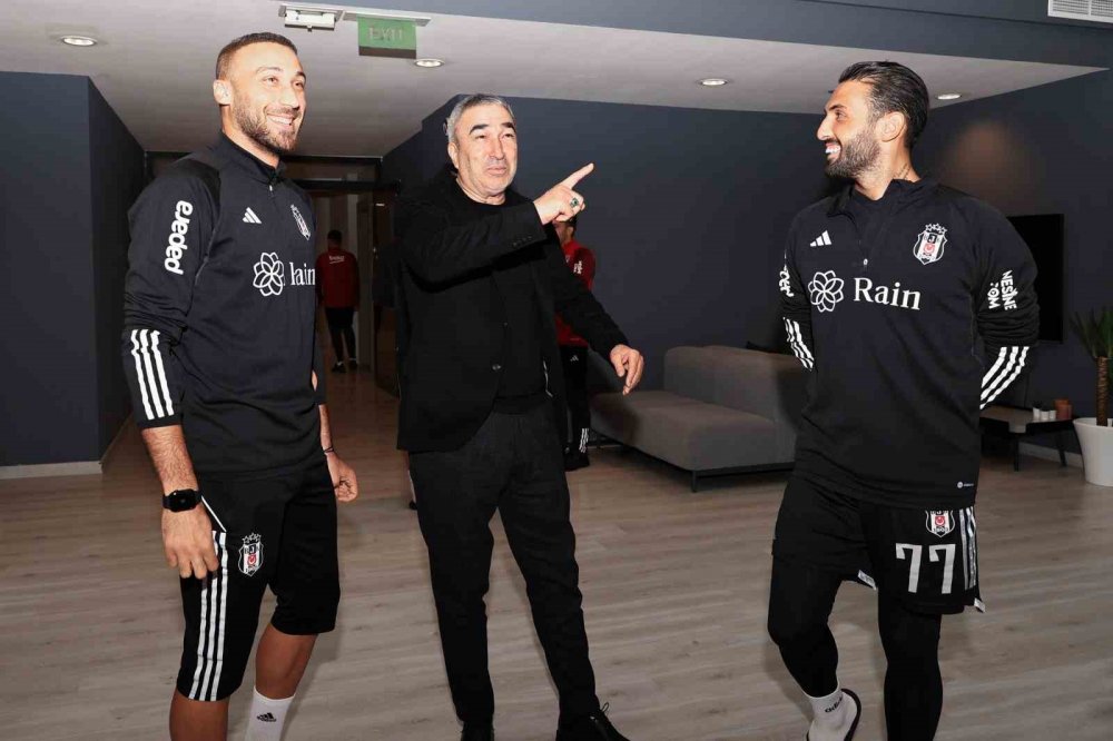 Beşiktaş'ın yeni yöneticileri Feyyaz Uçar ile Samet Aybaba, Ümraniye'de Nevzat Demir tesislerinde futbolcularla buluştu