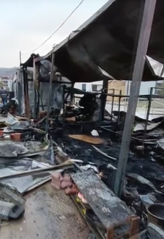 Herşeyin küle döndüğü konteynerde Kur'an-ı Kerim'in sayfalarına zarar gelmedi!