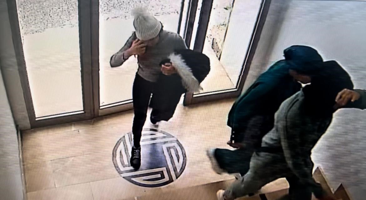 Biri dini diğeri resmi 2 eşiyle çete kurup hırsızlık yapan adam yakayı ele verdi!