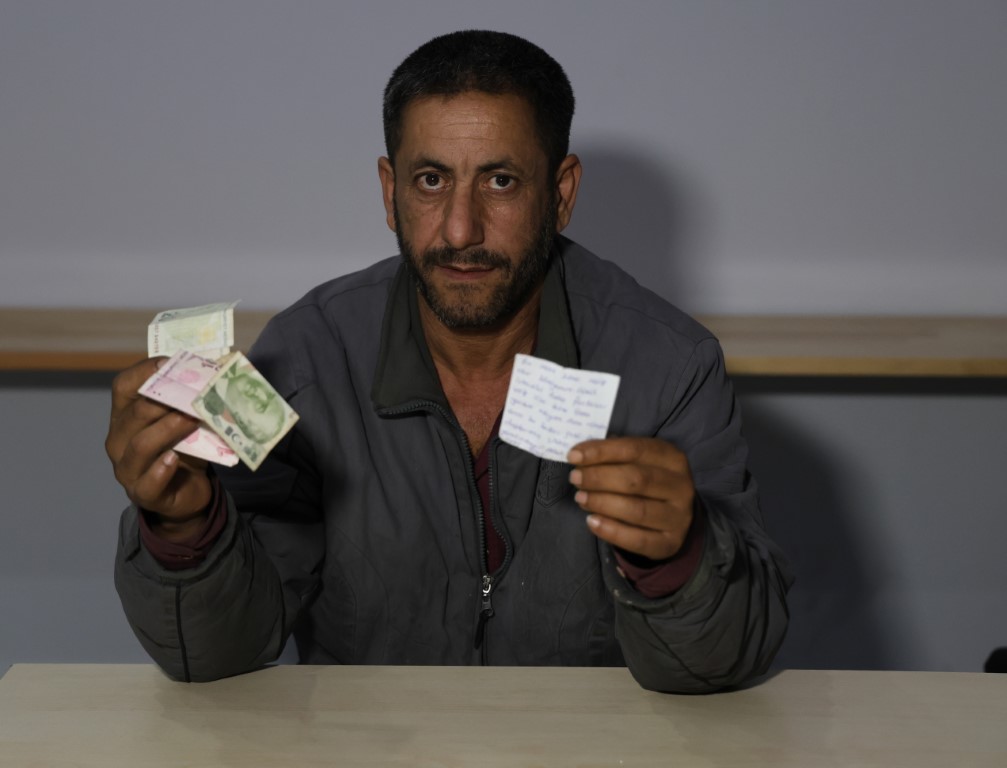 Bit pazarından 20 liraya satın almıştı! O montun cebinden çıkan not ve parayla şaşkına döndü! "Beynimden silinmeyecek"