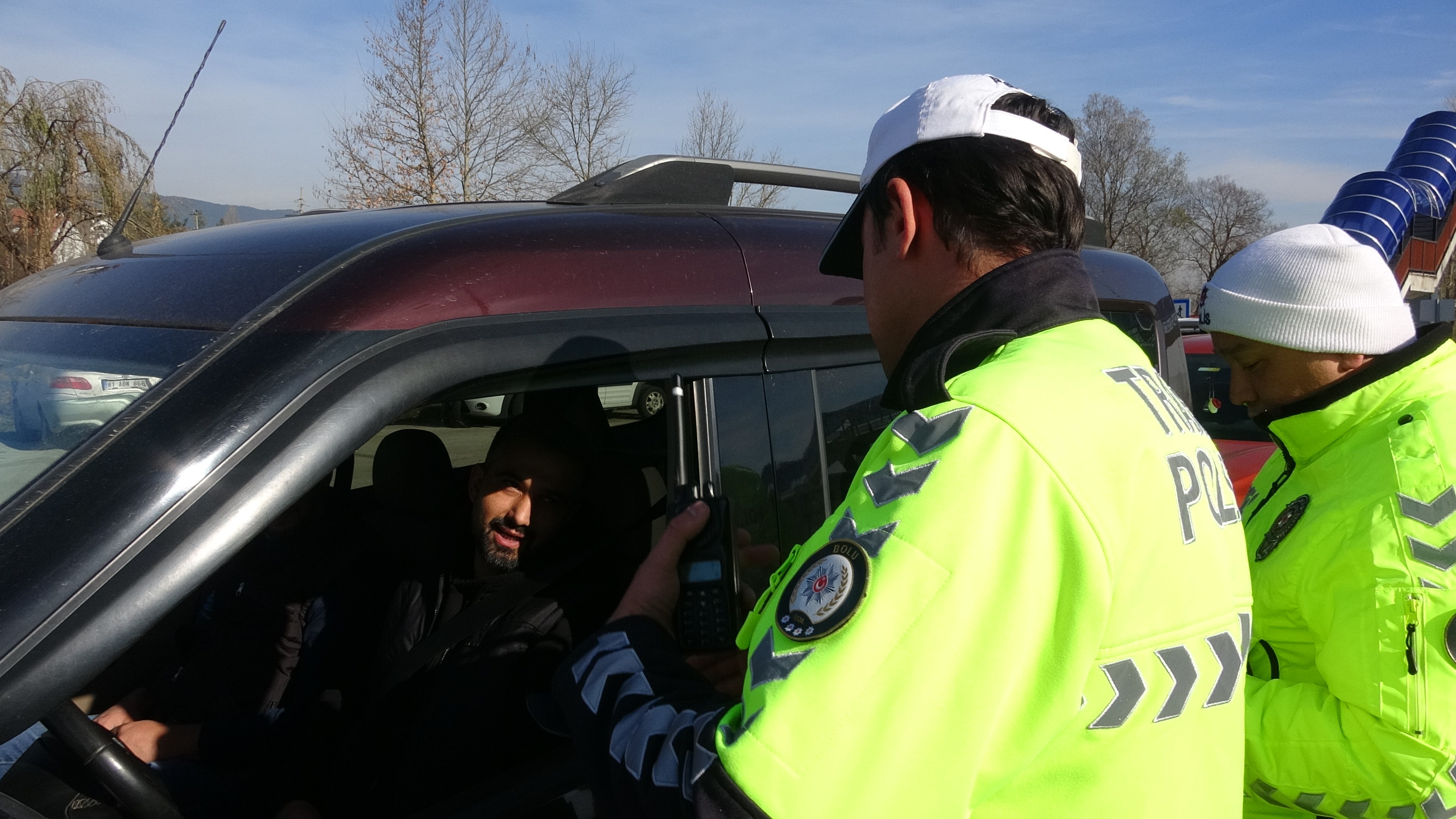 Bolu’da kırmızı ışık ihlali yapan sürücü dronla tespit edildi! Bakın kendini nasıl savundu?