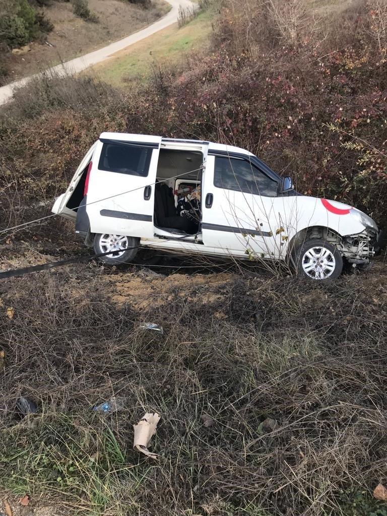 Kaza yaptı, yaralandı! Kendi acısını unutup annesinin cenazesi başında saatlerce ayrılmadı!