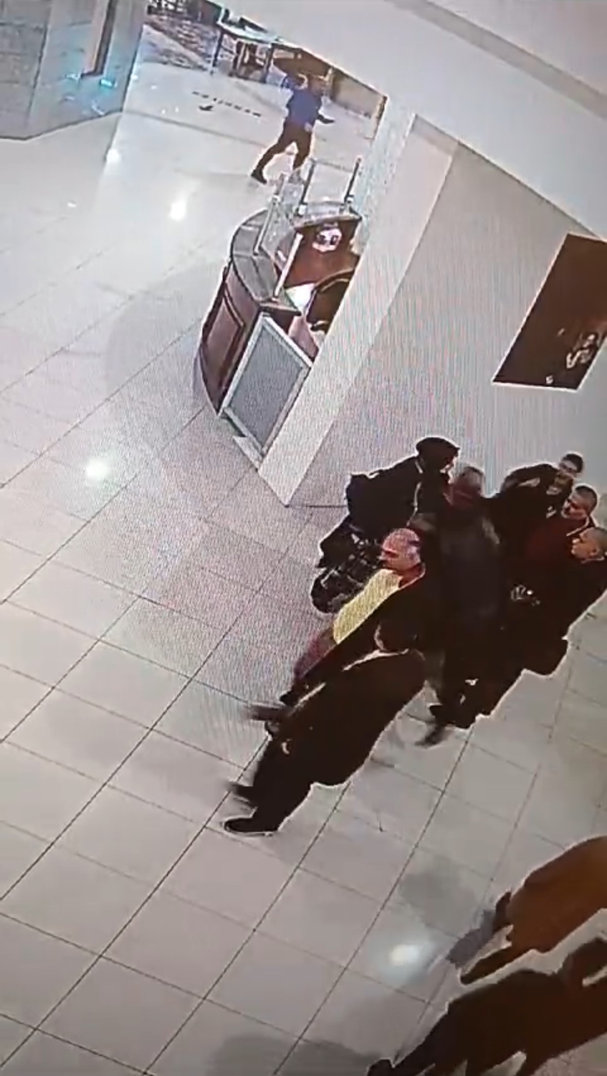 Duruşmadan çıkan avukat, müşteki taraflarından dayak yedi!