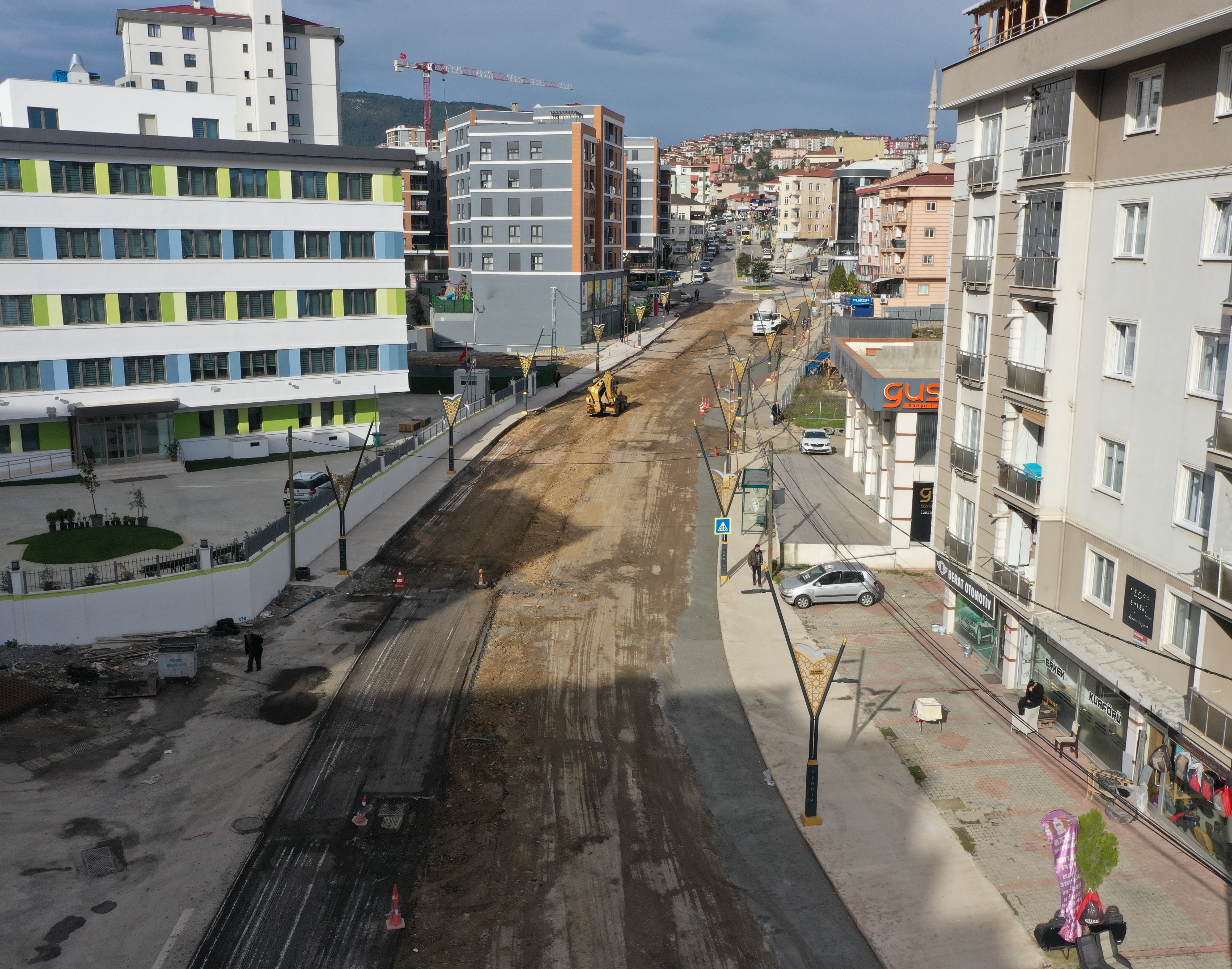 Pendik Belediyesi “Prestij Cadde” çalışmalarını sürdürüyor! Sıra asfaltlar ve kaldırımlarda!