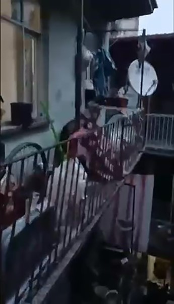 Polislerin evinde aradığı şüpheli öyle bir yerden çıktı ki, polisleri bile şaşırttı!