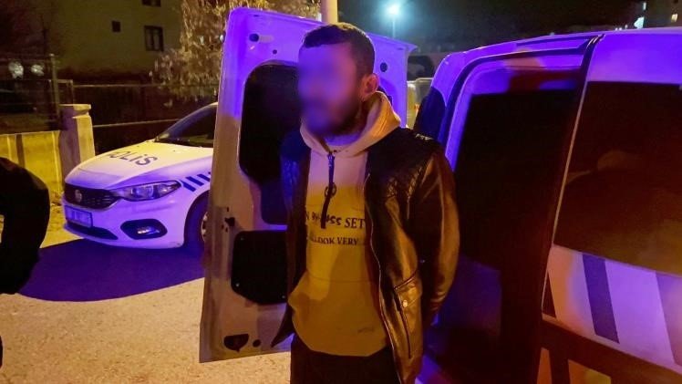 Polisin "dur" ihtiyarına uymadı! Polislerle saatlerce kovalamaca yaptı, yakalanınca böyle kıvırdı!