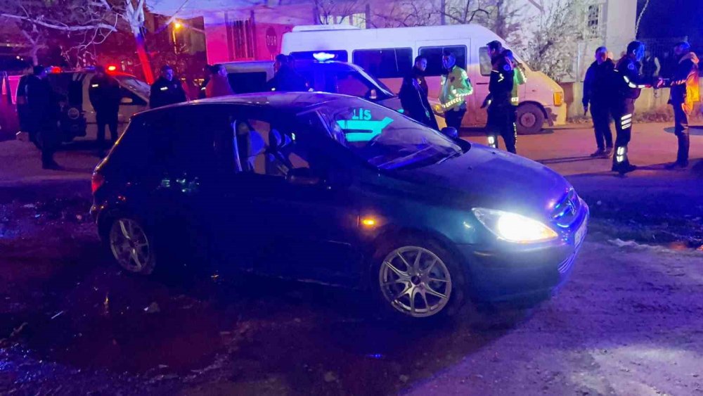 Polisin "dur" ihtiyarına uymadı! Polislerle saatlerce kovalamaca yaptı, yakalanınca böyle kıvırdı!