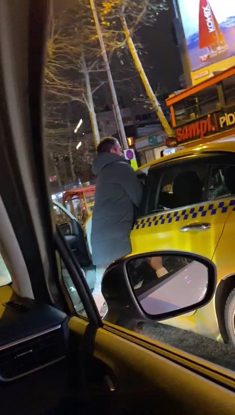 İstanbul’da taksici ile müşteri arasında tekme ve yumruklu kavga! "Seni almak zorunda mıyım oğlum"