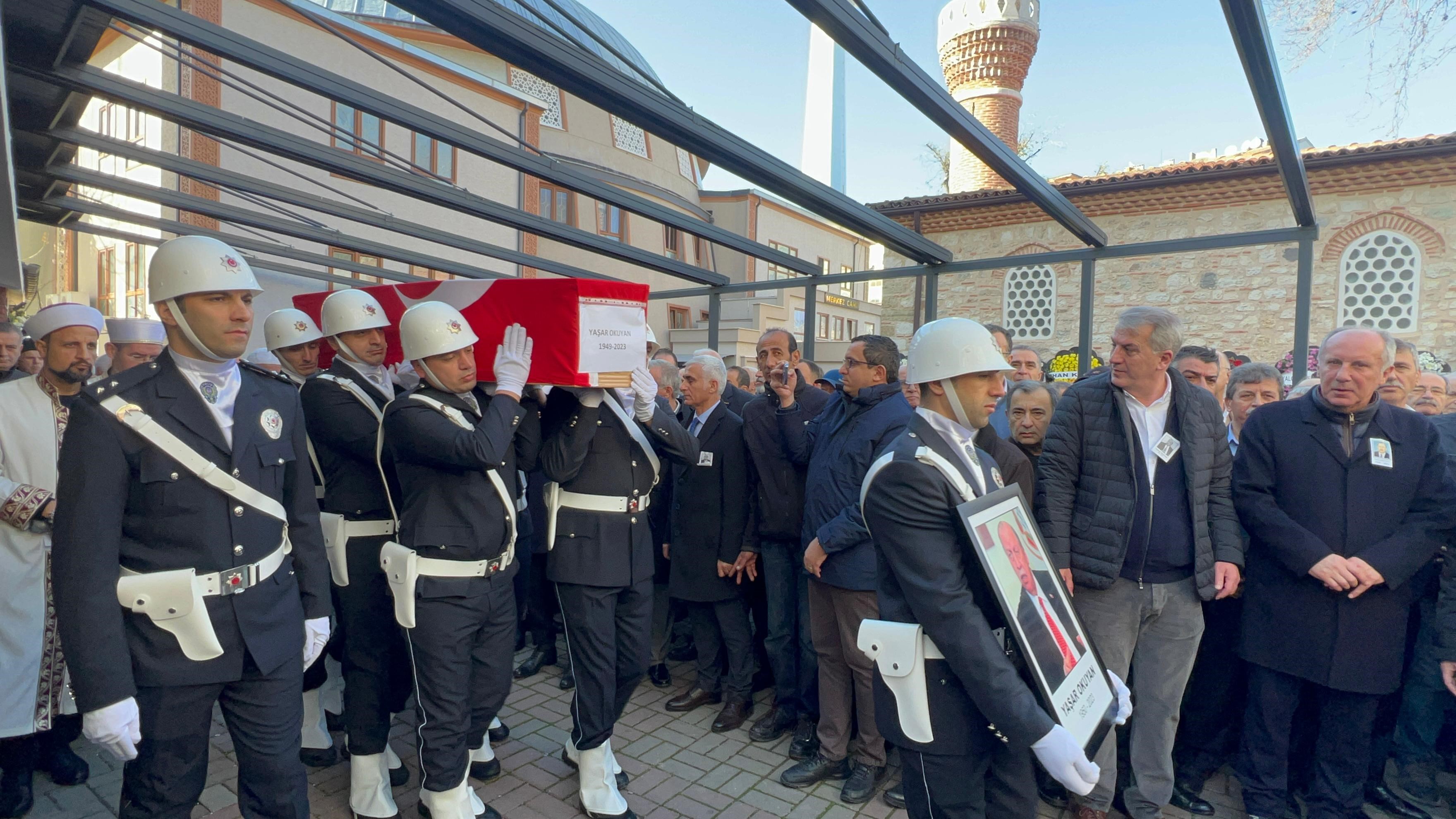 Eski Bakan Yaşar Okuyan Yalova’da düzenlenen törenle toprağa verildi