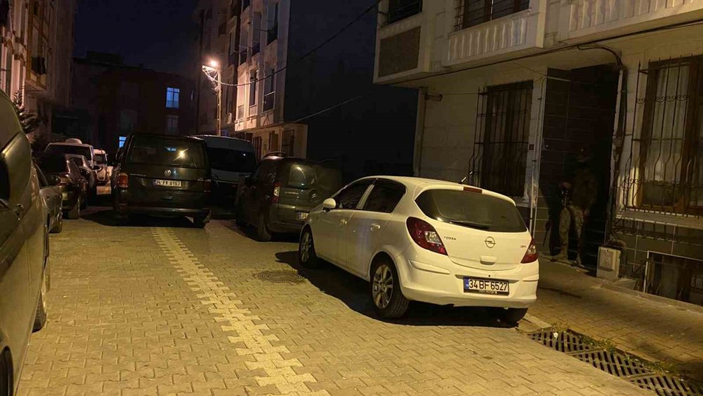 Esenyurt'ta yeni olay: Evimi dikizliyor dediği komşusuna kurşun yağdırdı!  O anlar saniye saniye kamerada