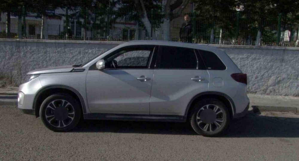 Bayiden sıfır olarak almıştı! Sıfır km otomobilde şaşırtan görüntü! Bayi yetkilileri: Bizi rahatsız etmeyin!