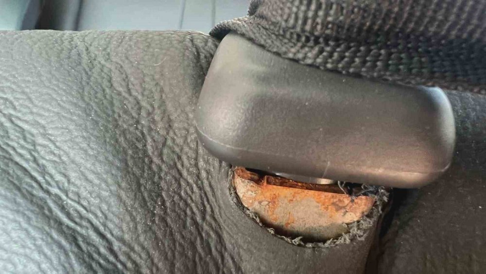 Bayiden sıfır olarak almıştı! Sıfır km otomobilde şaşırtan görüntü! Bayi yetkilileri: Bizi rahatsız etmeyin!