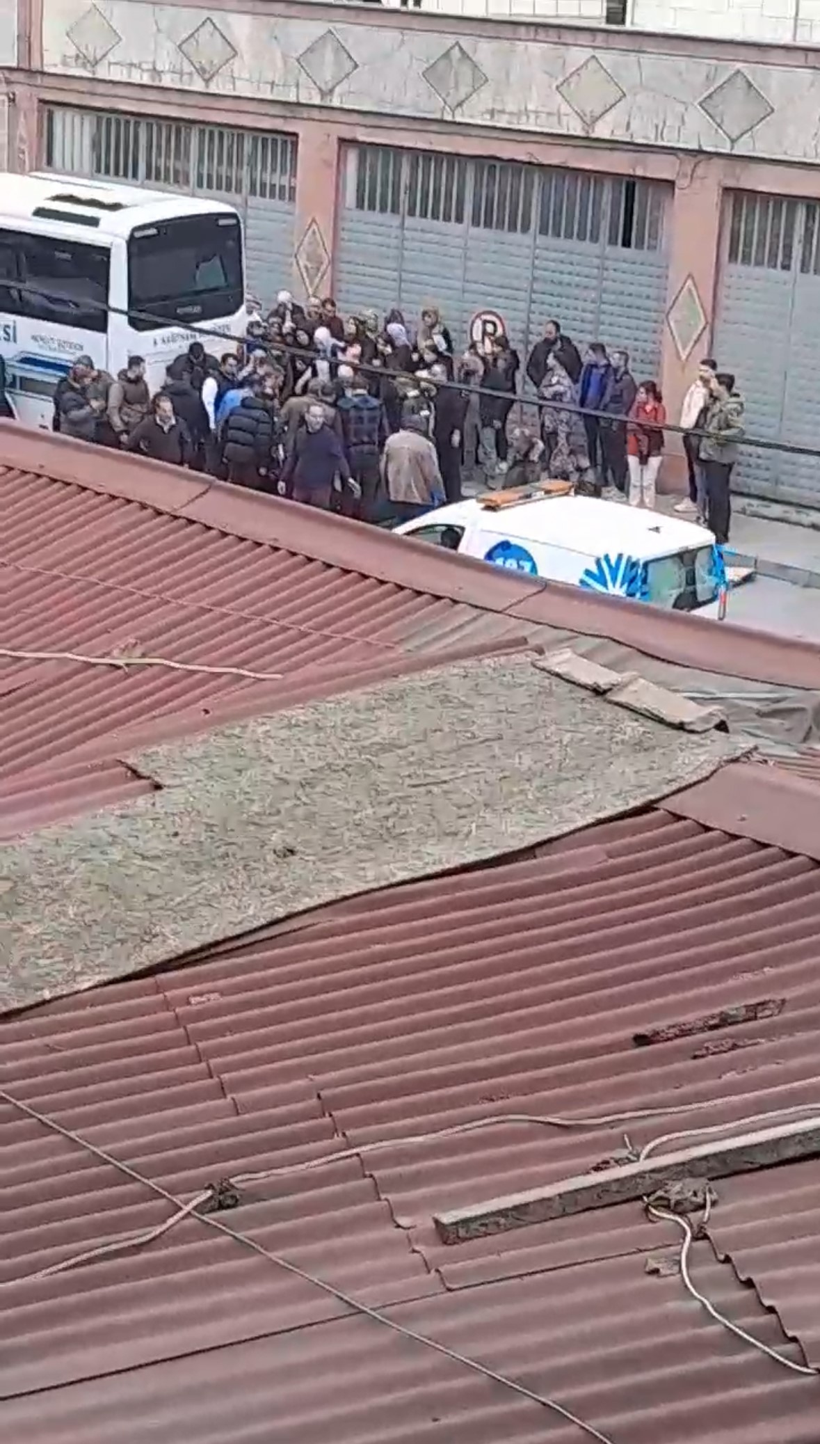 Kağıthane’de kıskançlık krizi! Eski sevgilisinin erkek arkadaşına kurşun yağdırdı!