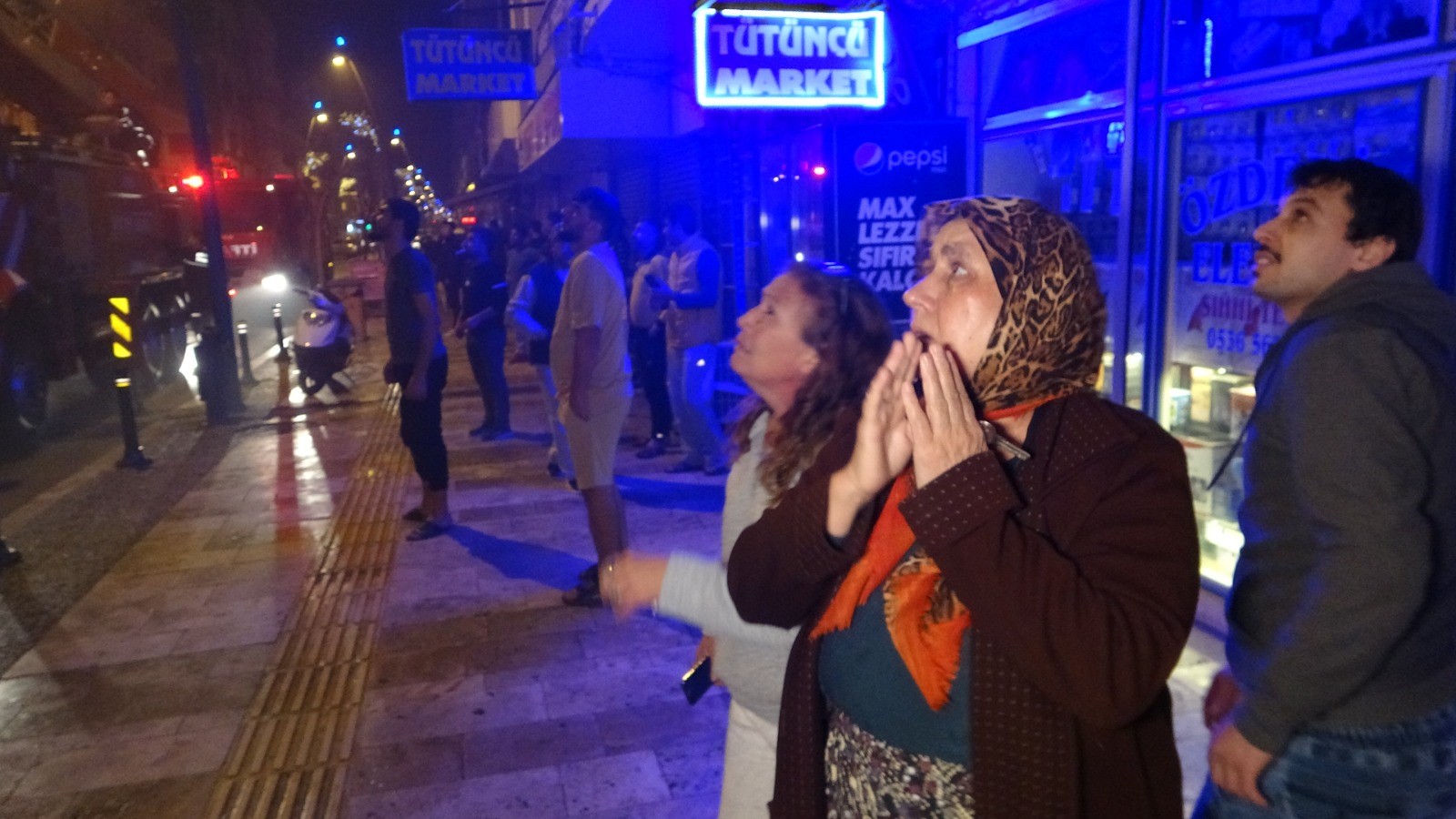 Feci yangında alevlerin arasında kalan yaşlı çift yürekleri ağıza getirdi!