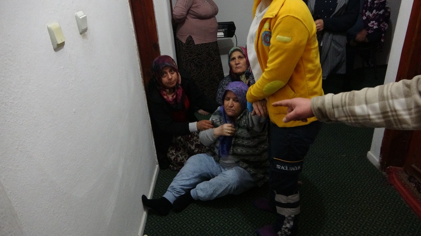 Feci yangında alevlerin arasında kalan yaşlı çift yürekleri ağıza getirdi!